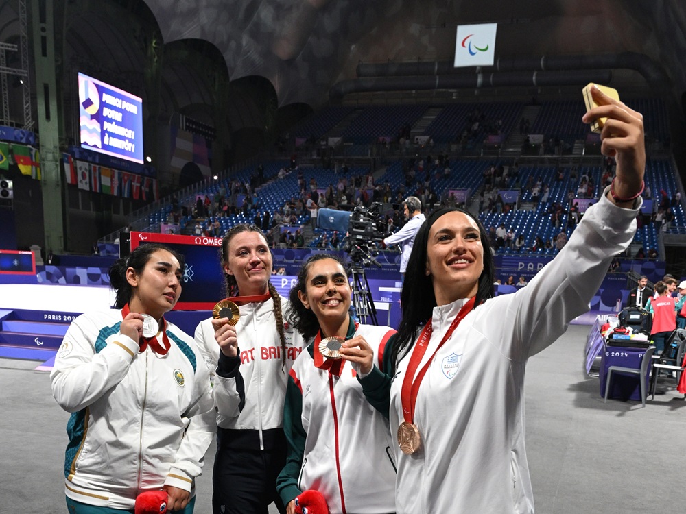 victory selfie parolympics paris 2024 2 eleni papastamatopoyloy