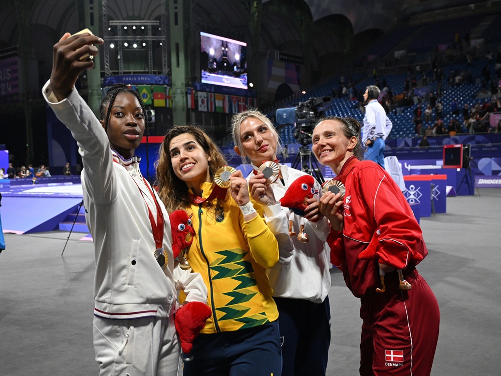 victory selfie parolympics paris 2024 3 hristina gkentzoy