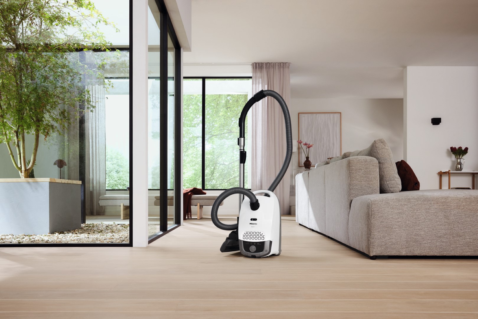 Miele Guard: Η νέα γενιά ηλεκτρικής σκούπας που επαναπροσδιορίζει την καθαριότητα και την περιποίηση δαπέδων 2 Miele Guard 3 Large