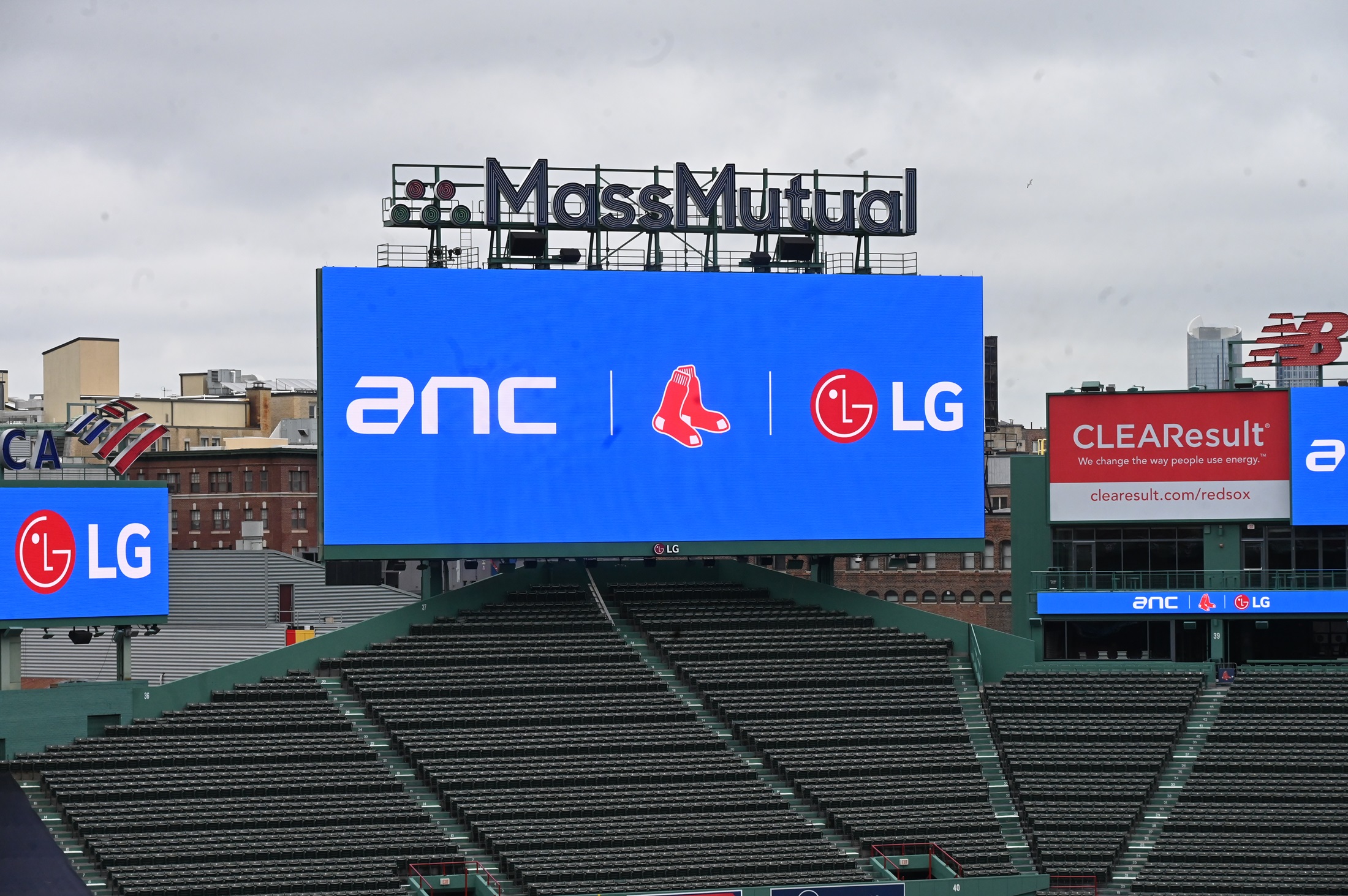 Η LG εξοπλίζει το γήπεδο των Boston Red Sox με εντυπωσιακές οθόνες 2 Image LGSignage 1