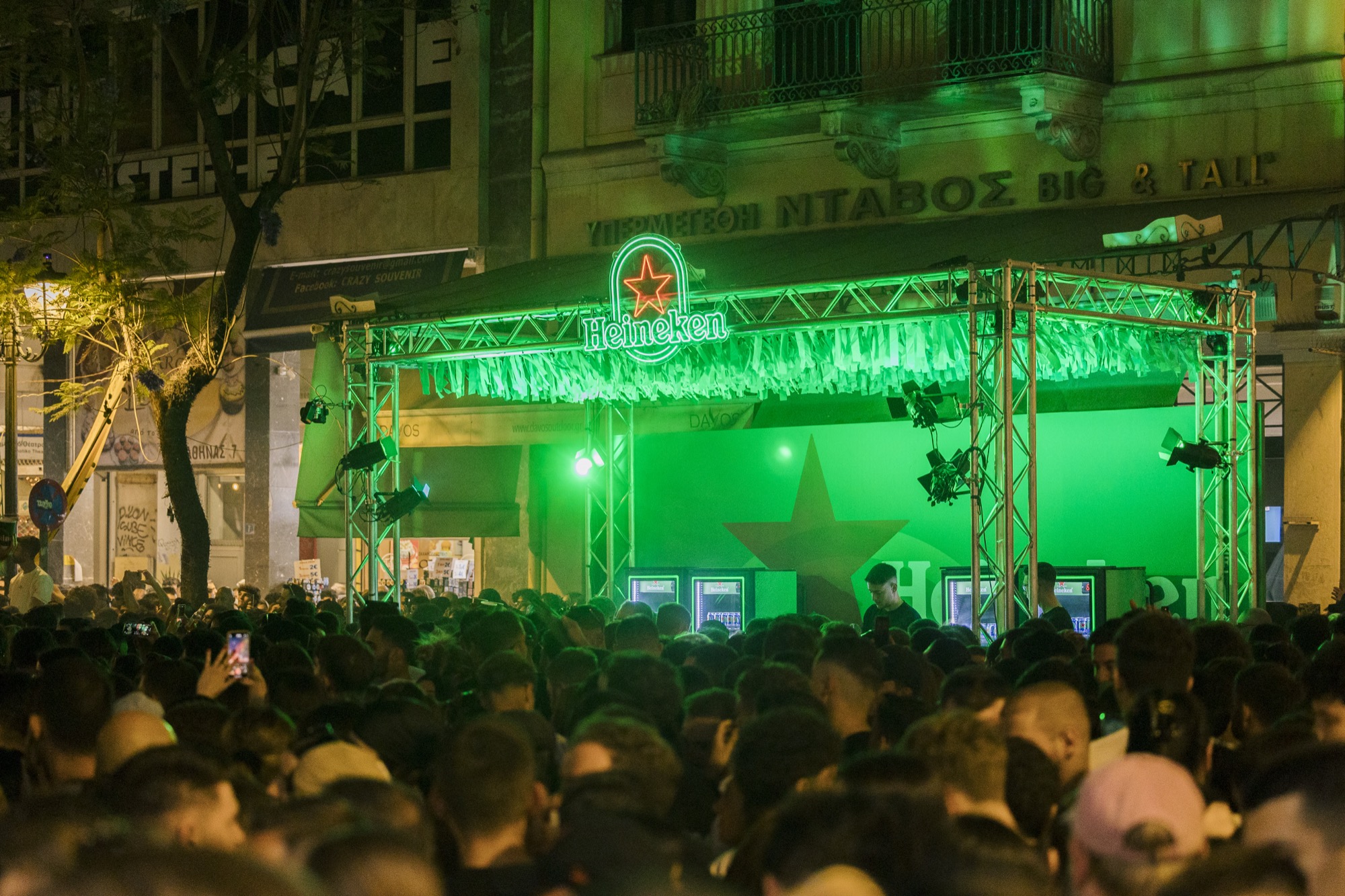 Η Heineken® παρουσιάζει το Boring Phone. Ένα μοναδικό κινητό που σε βοηθά να αποσυνδεθείς! 5 TiA Athinas 2