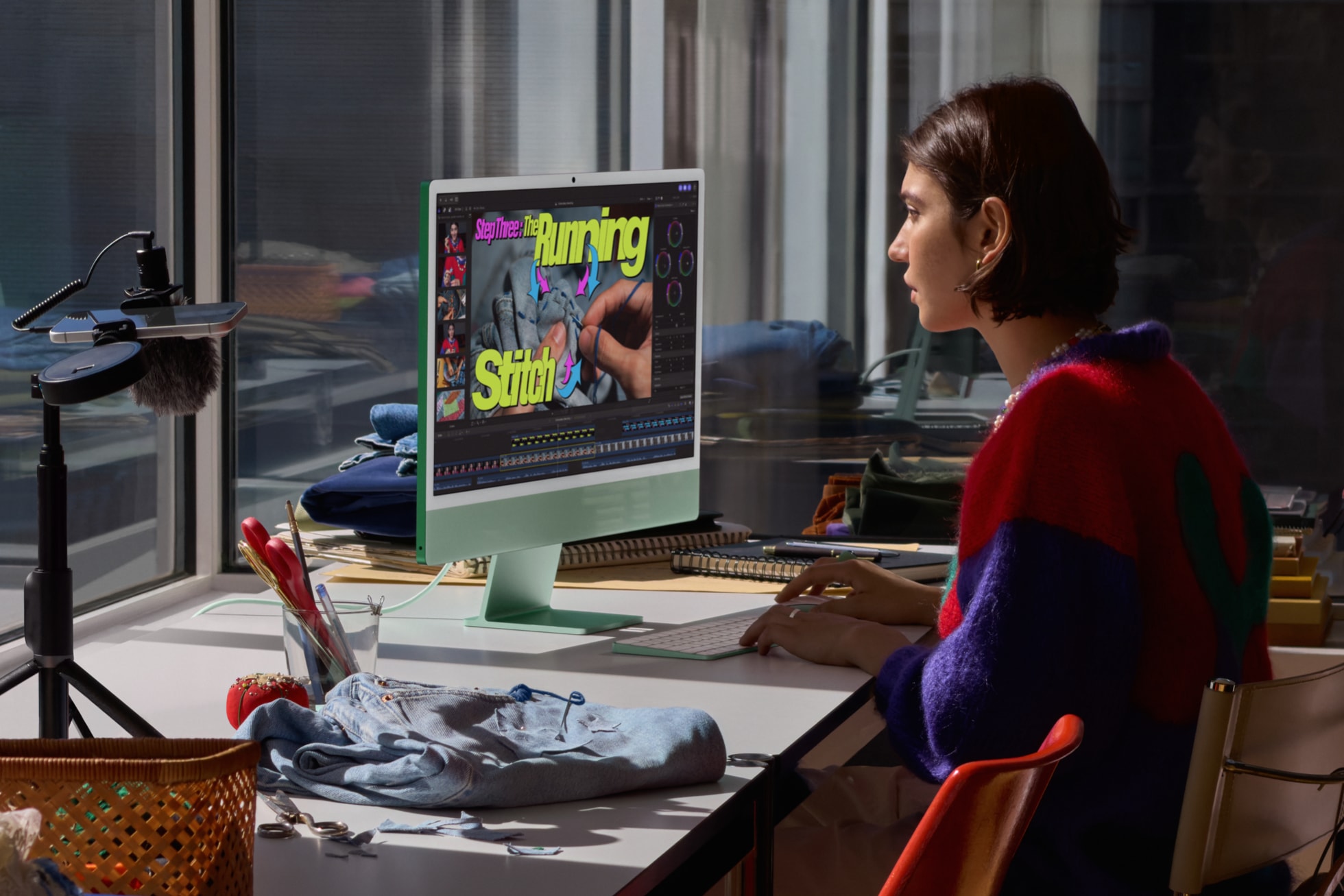 Apple iMac with M6 lifestyle MacBook Pro M6 τιμή
